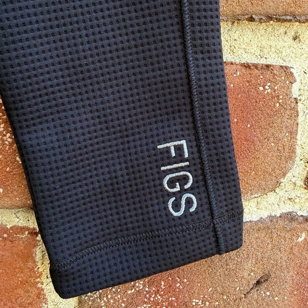 FIGS Waffle Knit Underscrub Crew Neck Black Womens M NEW - Picture 8 of 13